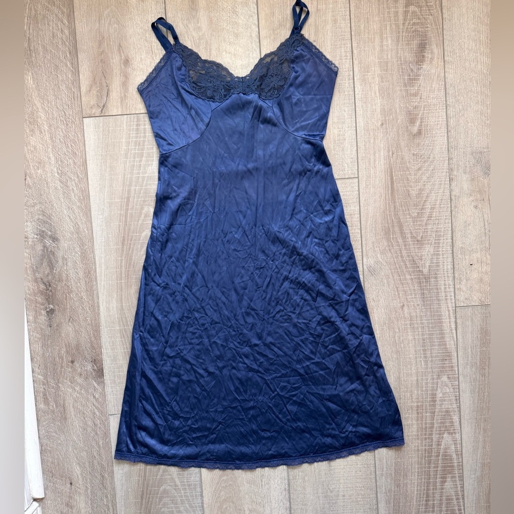 Vintage Slip Blue Lace Slip Size 8/10 Silky Fairycore Modest Classic Twee